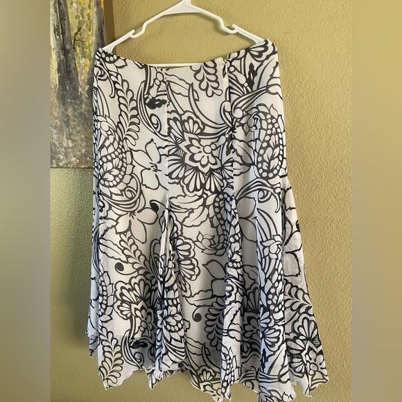 Bandolino Dresses & Skirts - Bandolino Black and White Floral A-Line Skirt